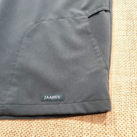 Jaanuu Scrubs Women’s 3-Pocket V-Neck Oversized Top‎ Military Green S - Picture 5 of 9